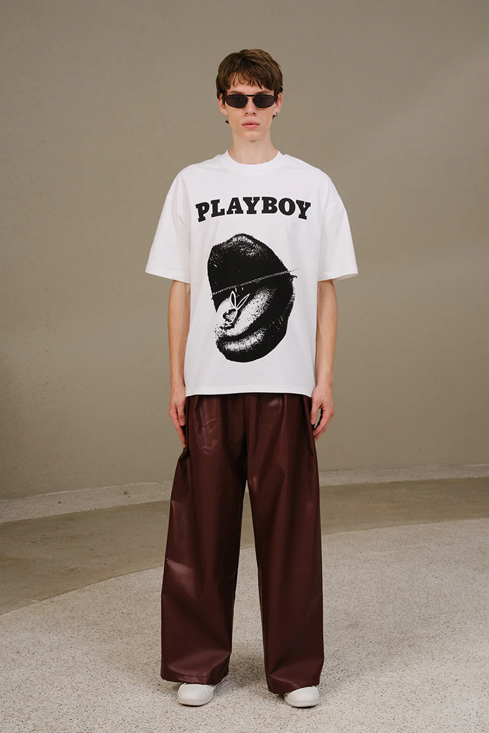 Abstract Lips Oversized T-shirt - Image 2