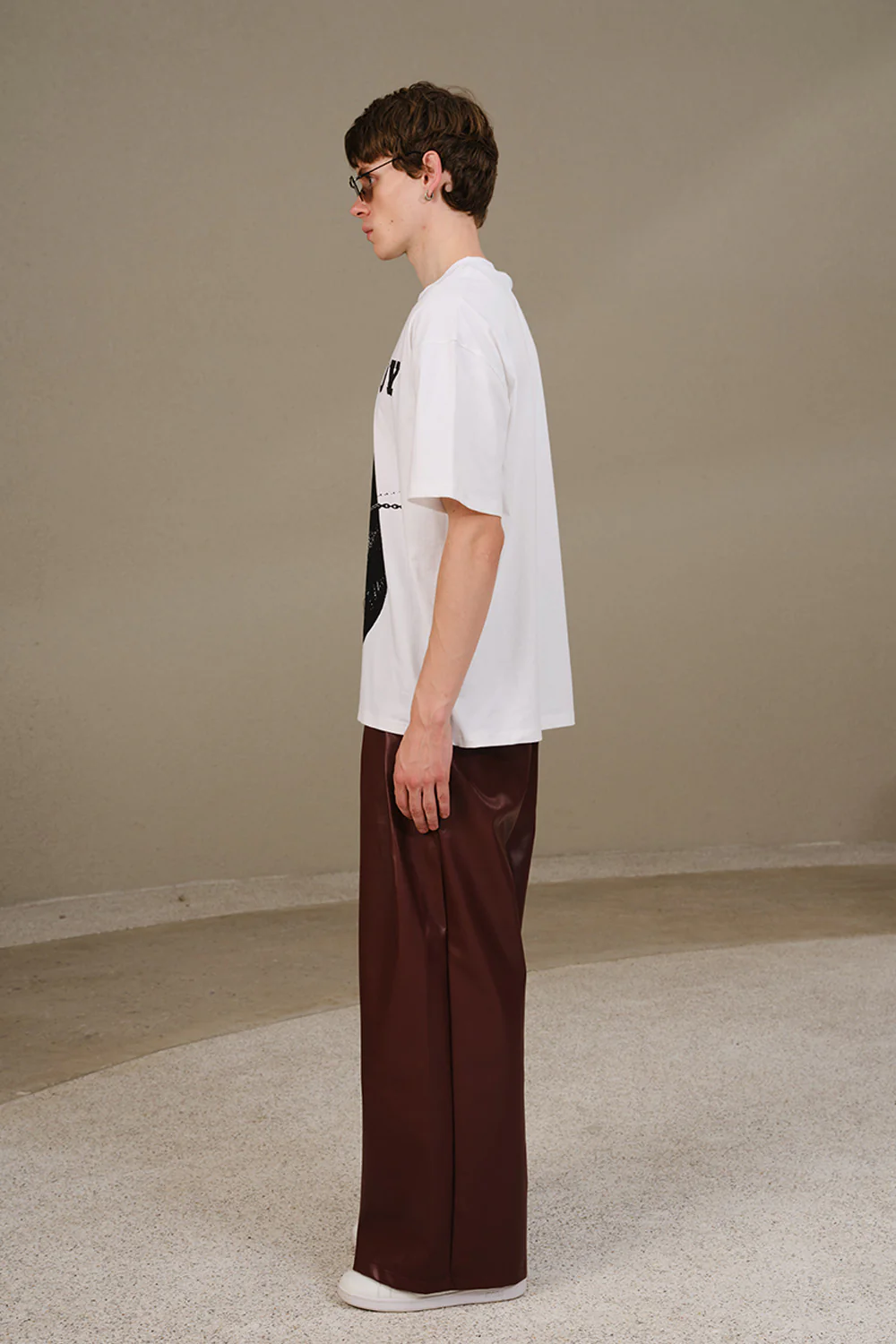 Abstract Lips Oversized T-shirt - Image 5