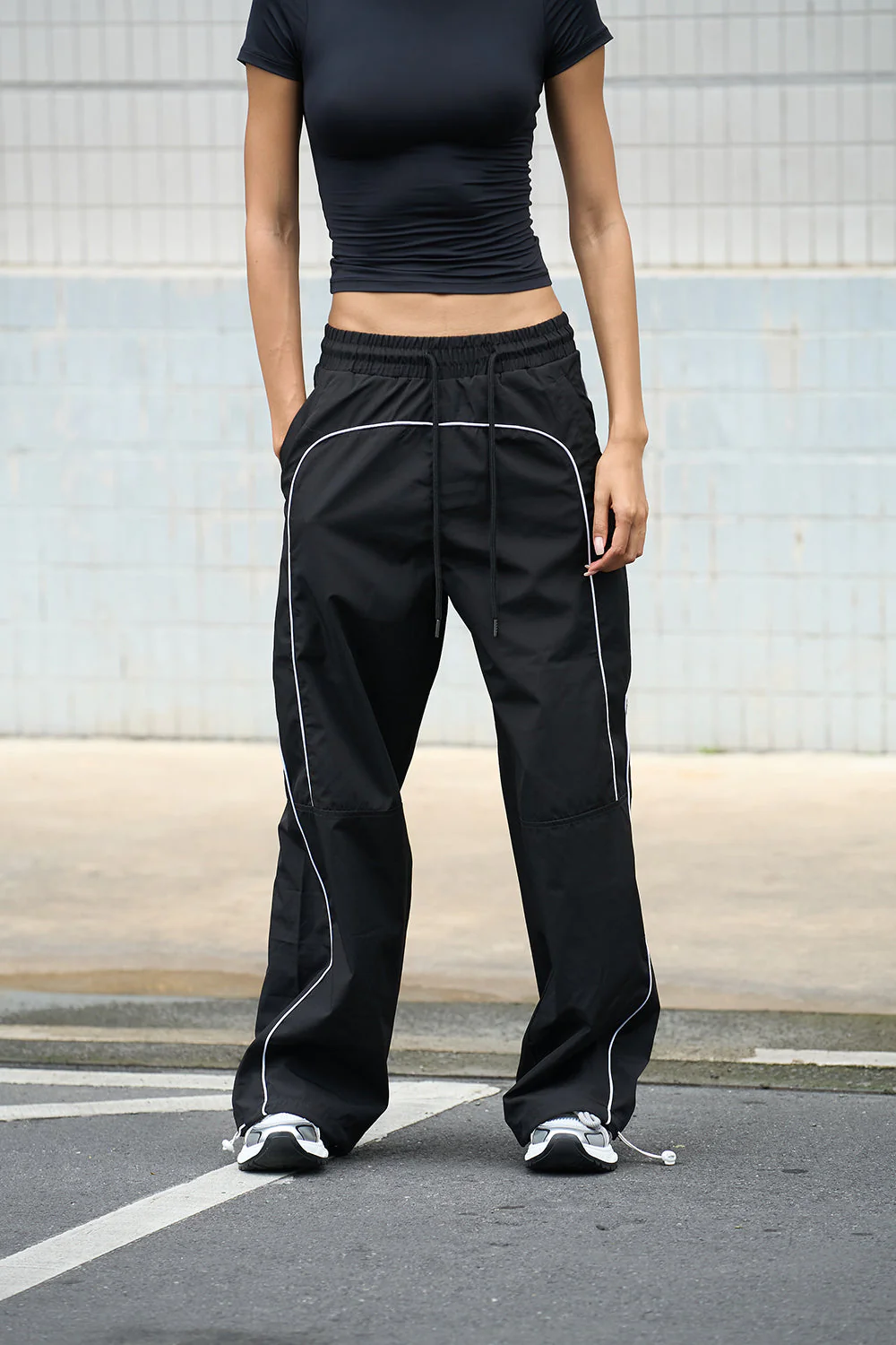 Black Sporty Deconstructed Loose Pants - Image 4