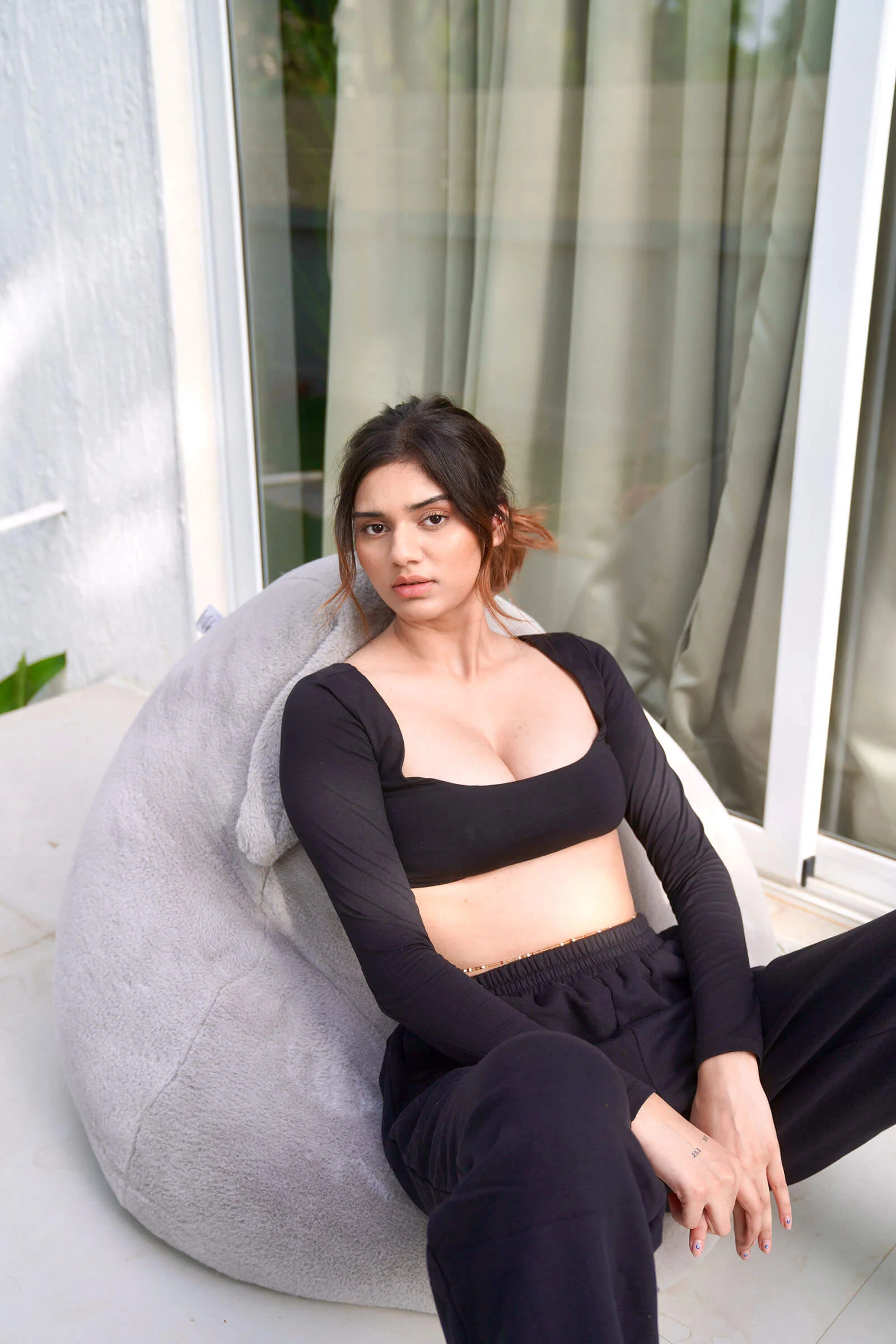 Black U-Neck Crop Top - Image 4